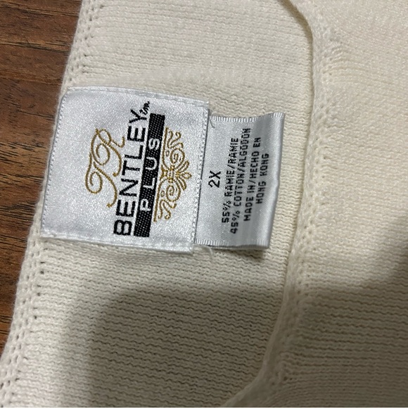 The Bentley Plus Cream Sleeveless Knit Top Flower Embroidery Size 2X Ramie - Picture 8 of 8